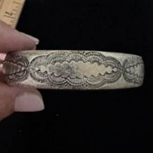 Vtg Navajo stamped sterling silver cuff bracelet